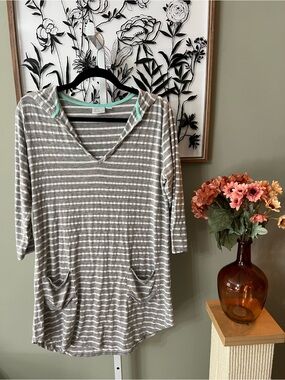 Beach Break Nordstrom Gray & White Stripe Coverup Tunic Pockets Hooded Size M